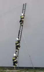 Drabina strażacka ZS 2100/3H  5,6/10,05m dwuprzęsłowa, aluminiowa, wysuwana linką z podporami i hamulcem liny